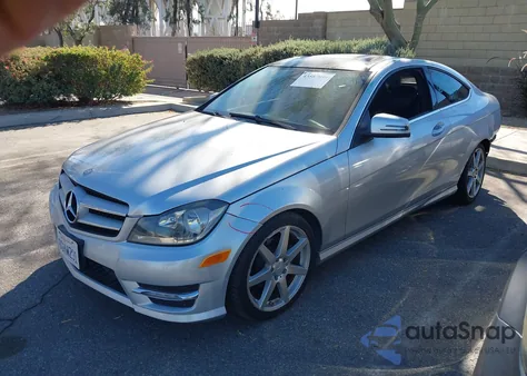 2012 Mercedes-Benz C 250 из США, поврежденный, VIN WDDGJ4HB8CF754019